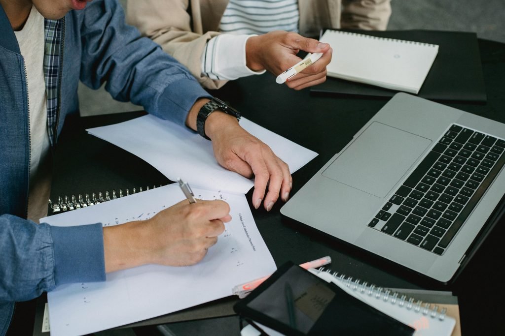 Is a tax advisor the same as an accountant?