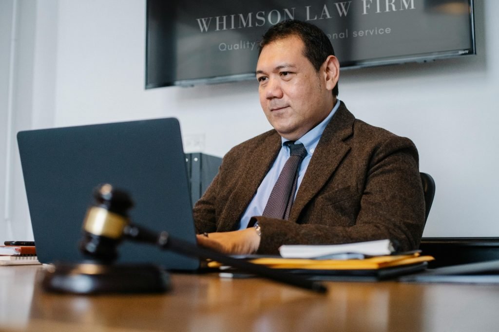 Accountant advising on voluntary VAT registration in the UK